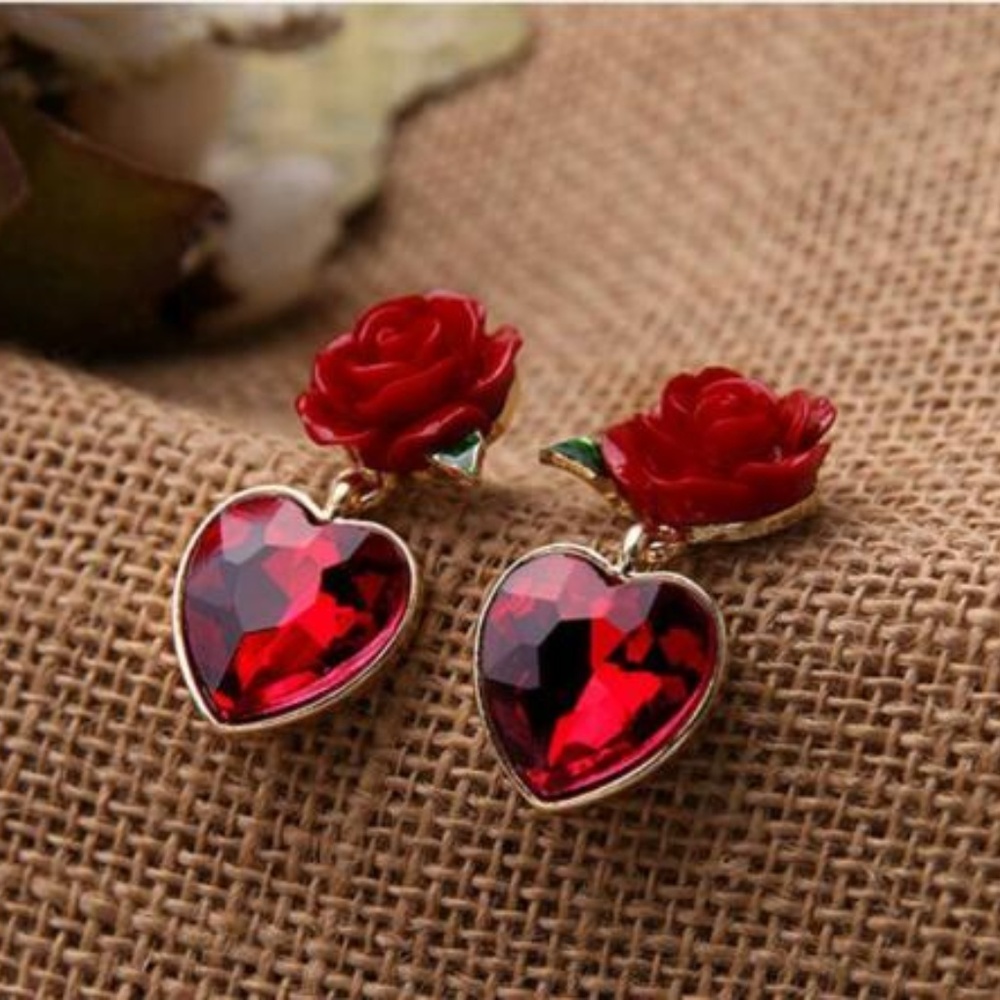 Gorgeous Realistic 3D Red Rose Heart Earrings - Picture 3 of 5